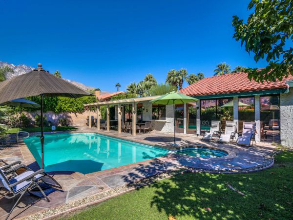 Palm Springs Home 984181
