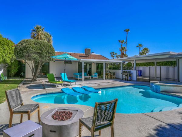 Palm Springs Home 984182