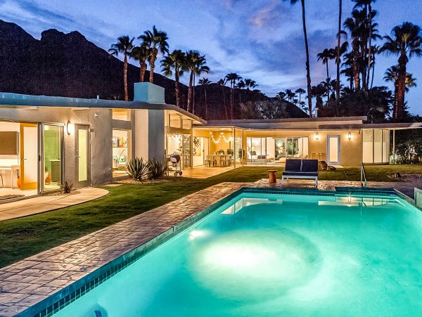 Palm Springs 4 Bedroom Home with Private Pool & Spa