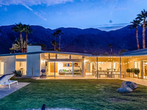 Palm Springs 4 Bedroom Home with Private Pool & Spa