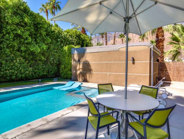 Palm Springs Home 984185