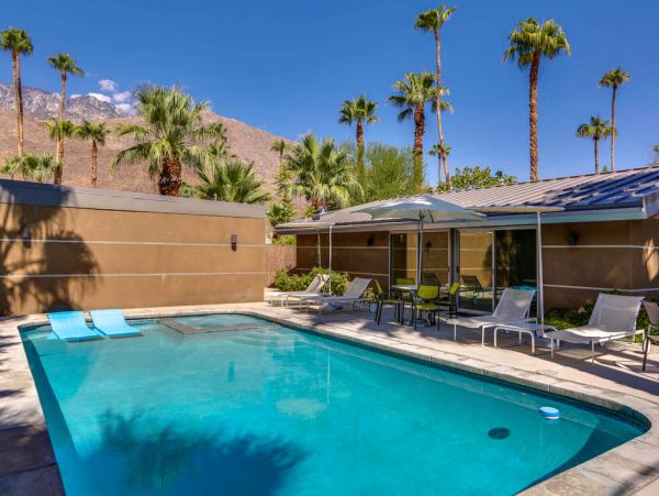Palm Springs Home 984185