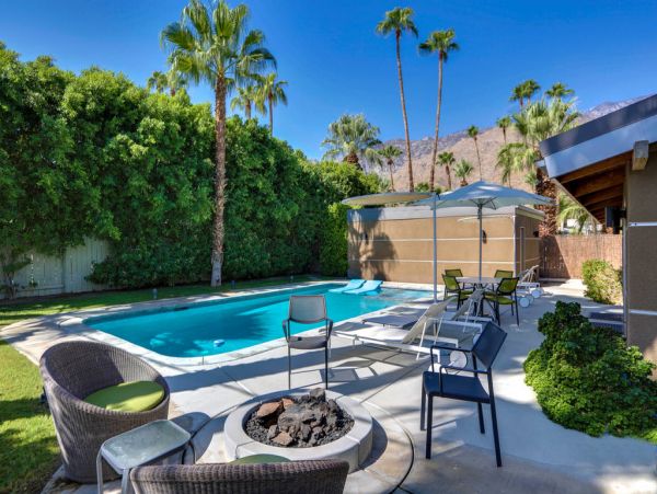 Palm Springs Home 984185