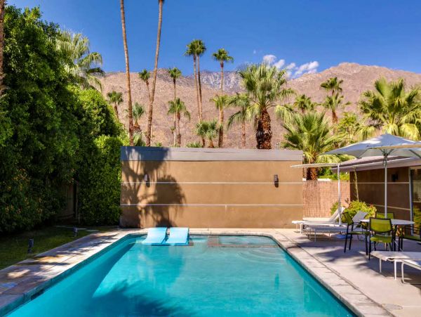 Palm Springs Home 984185