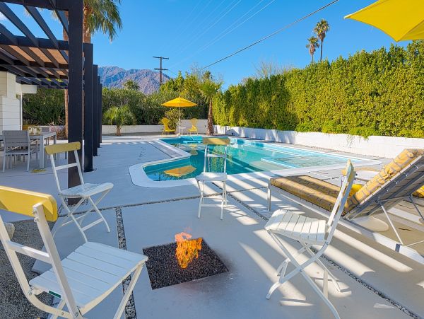 Palm Springs Home 984186
