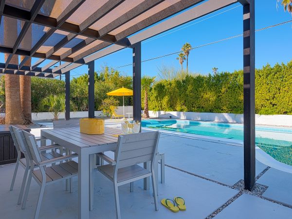 Palm Springs Home 984186