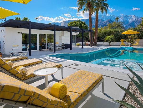 Palm Springs Home 984186
