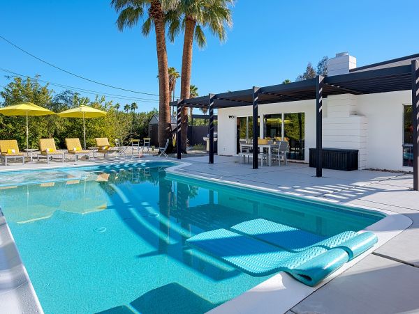 Palm Springs Home 984186