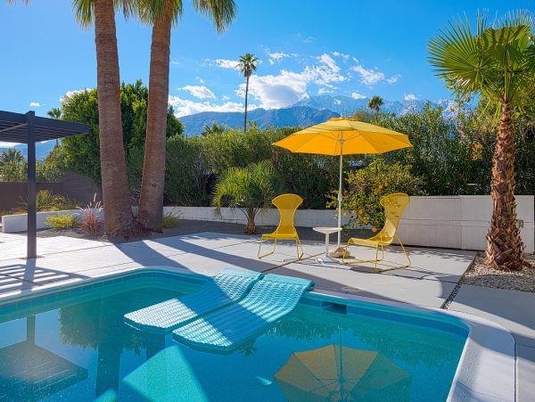 Palm Springs Home 984186