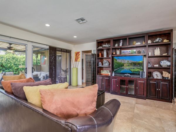 Palm Springs Home 984187