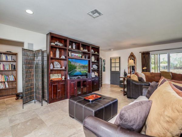 Palm Springs Home 984187