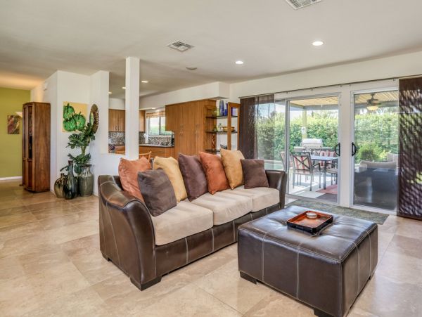 Palm Springs Home 984187