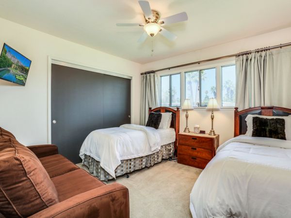 Palm Springs Home 984187