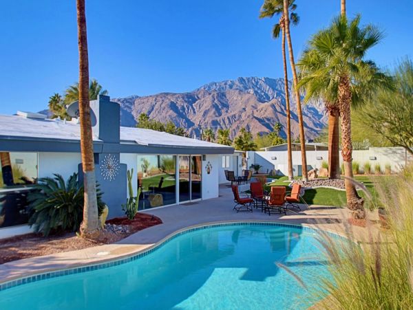 Palm Springs Home 984189