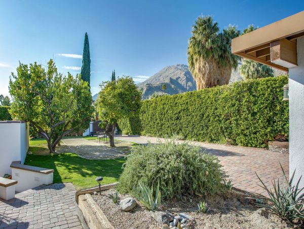 Palm Springs Home 984190