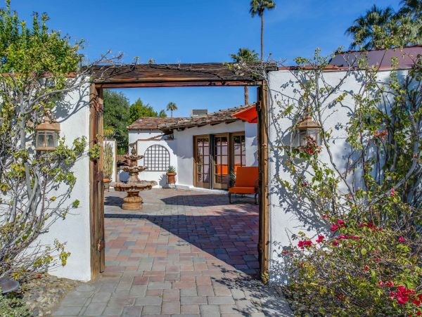 Palm Springs Home 984190