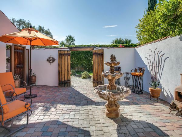 Palm Springs Home 984190