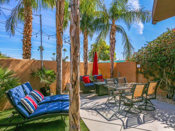 Palm Springs Home 984193