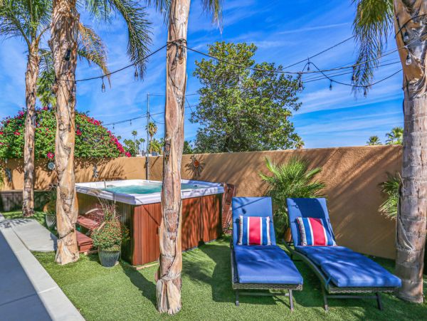 Palm Springs Home 984193