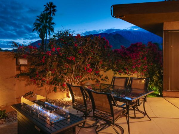 Palm Springs Home 984193