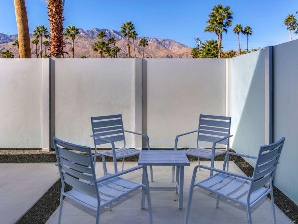 Palm Springs Home 984196