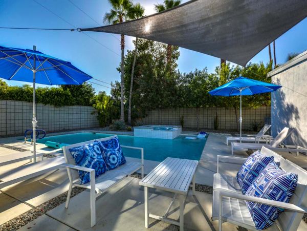 Palm Springs Home 984196