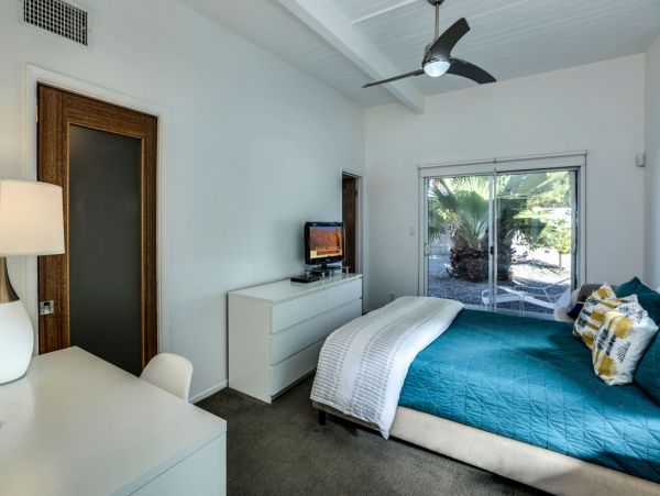 Palm Springs Home 984196