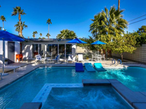 Palm Springs Home 984196