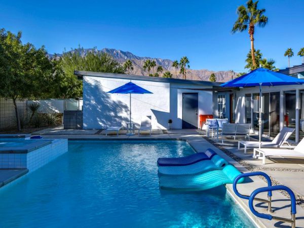 Palm Springs Home 984196
