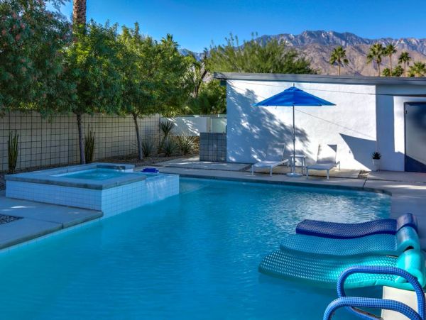 Palm Springs Home 984196