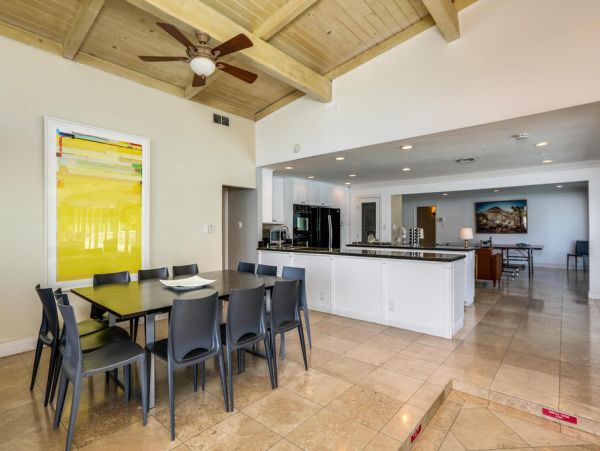 Palm Springs Home 984197