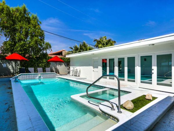Palm Springs Home 984197