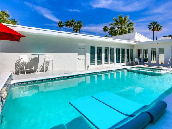 Palm Springs Home 984197