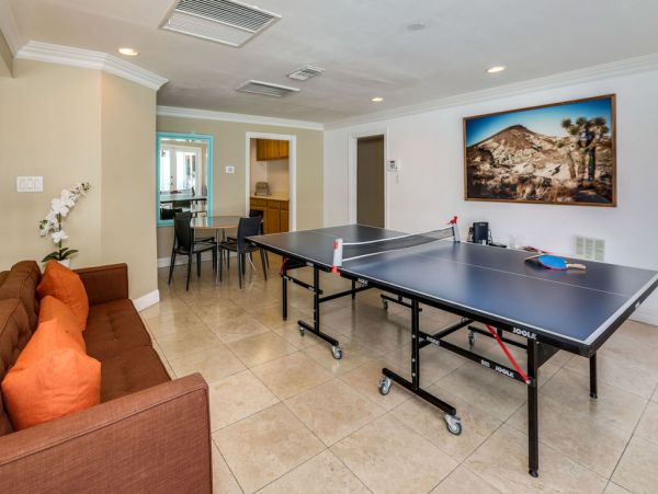 Palm Springs Home 984197