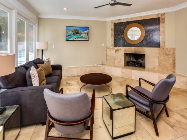Palm Springs Home 984197