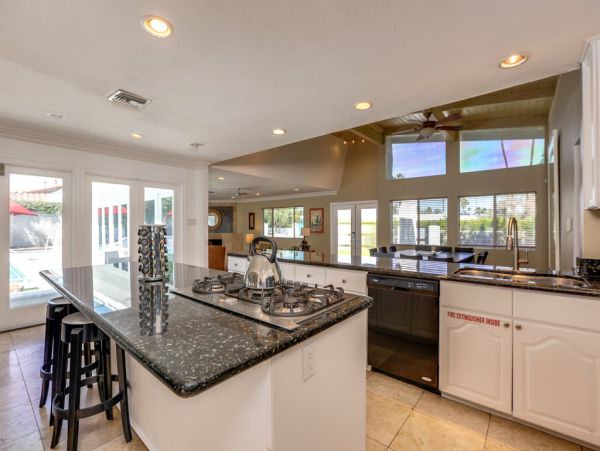 Palm Springs Home 984197