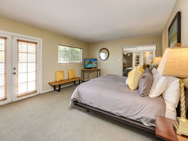 Palm Springs Home 984197