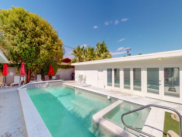 Palm Springs Home 984197