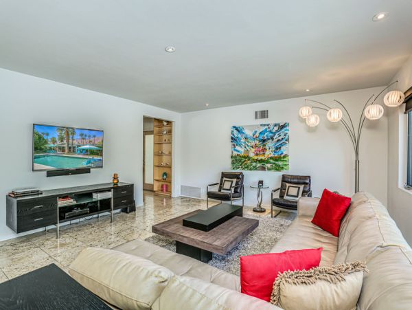 Palm Springs Home 984198