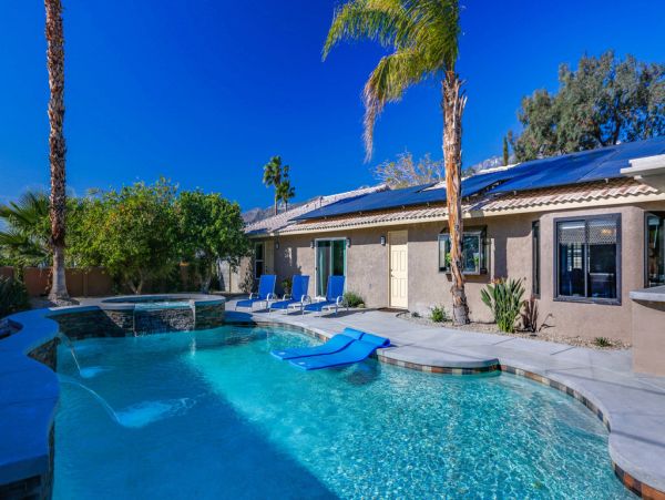 Palm Springs Home 984199