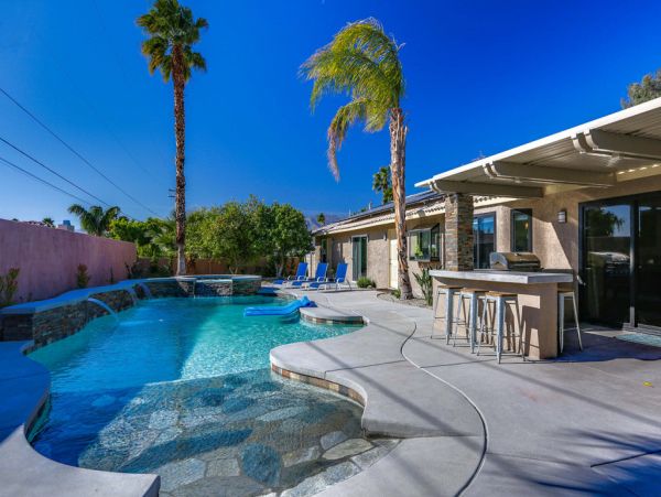Palm Springs Home 984199