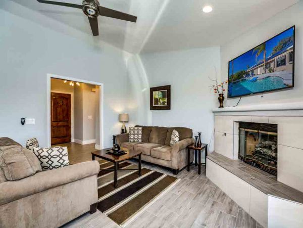 Palm Springs Home 984199
