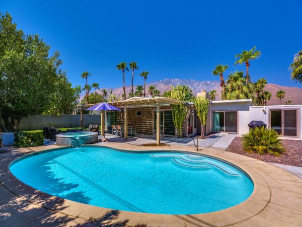 Palm Springs Home 984200