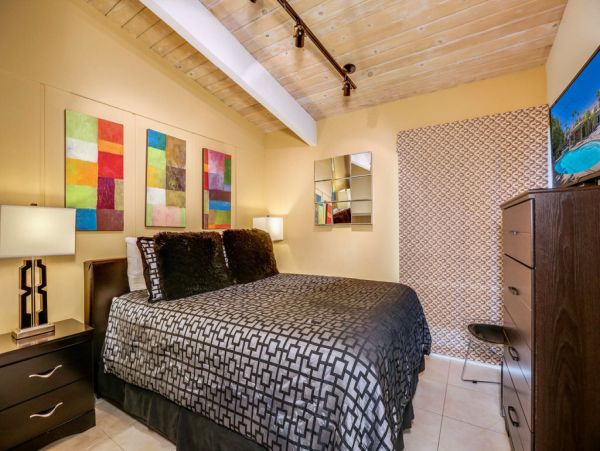 Palm Springs Home 984200