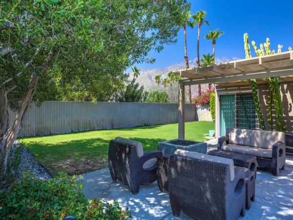 Palm Springs Home 984200