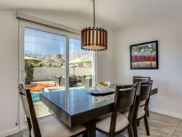 Palm Springs Home 984203