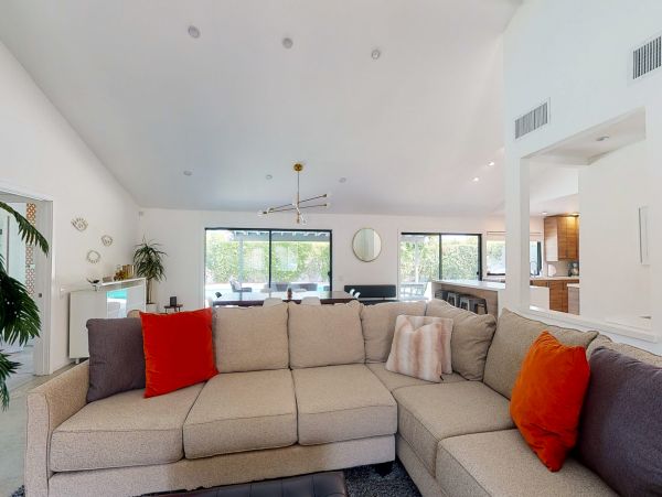 Palm Springs Home 984206