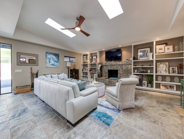 Palm Springs Home 984213