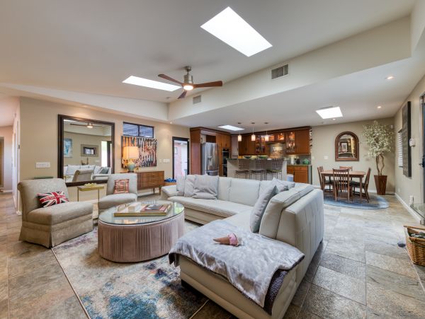 Palm Springs Home 984213