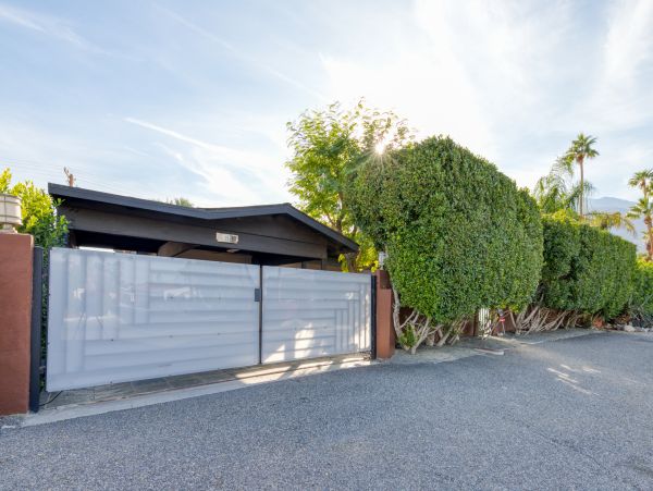 Palm Springs Home 984213